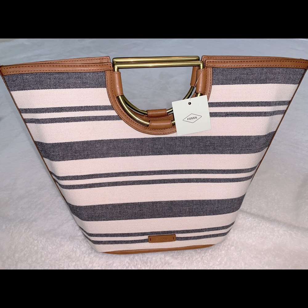 Fossil tote
